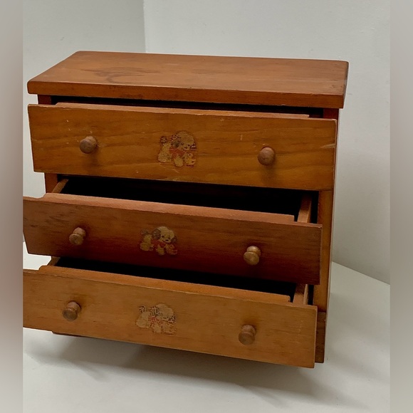 Mid Century Vtg Wooden Lithographed Puppy Dog 3 Drawer Doll Chest Dresser Trunk - Picture 9 of 13